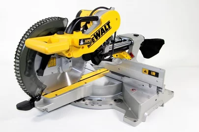 Pokosová píla DEWALT DWS780