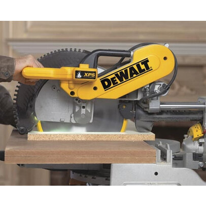 Pokosová píla DEWALT DWS780